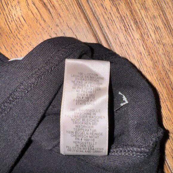 Peloton x Queen 2021 Long Sleeve Black Size M "Don’t Stop Me Now" Limited Editio - Picture 9 of 15